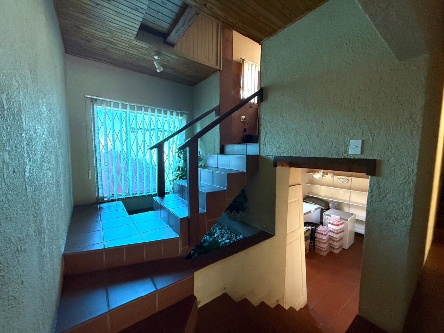 6 Bedroom Property for Sale in Schoemansville North West
